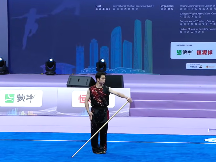 劉子龍於「第四屆武術套路世界盃」男子南棍項目奪得金牌。