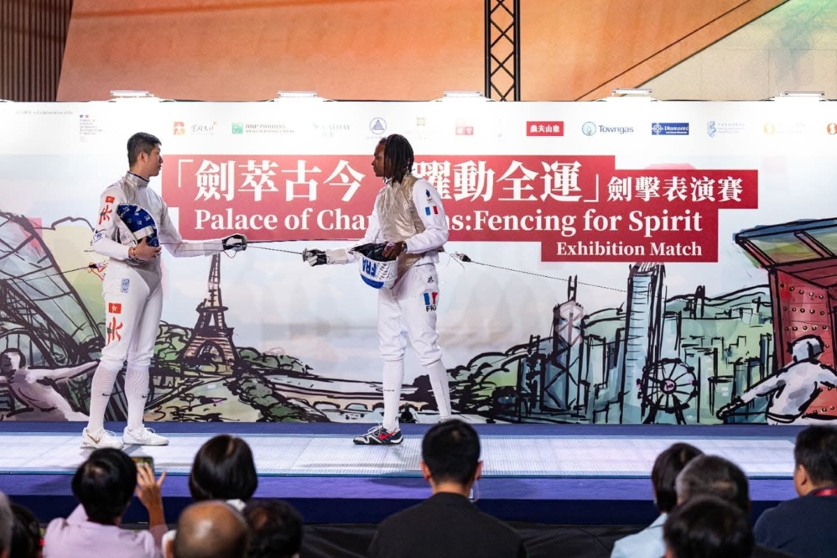 張家朗（香港）於「劍萃古今‧躍動全運」國際劍擊邀請賽擊劍對決名將拿霍特（法國）